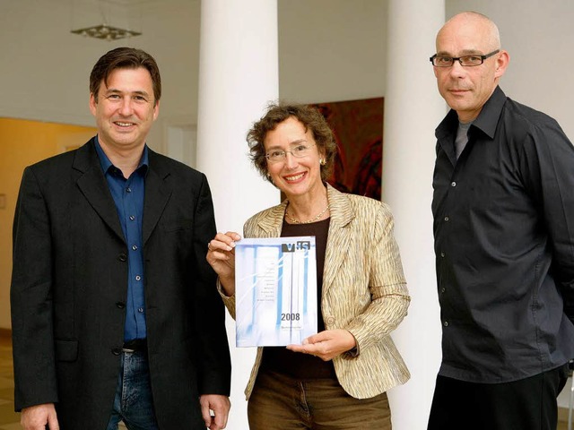 Thomas Hermenau, Brigitte Kaufmann und...links) prsentieren das neue Programm.  | Foto: Christoph Breithaupt