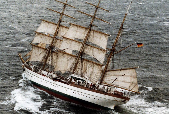 Das Segelschulschiff der Marine, die Gorch Fock , in voller Fahrt.  | Foto: ddp