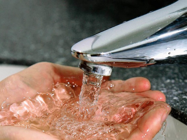 Das Trinkwasser in Herbolzheim darf ab...vorheriges Abkochen verwendet werden.   | Foto: DPA