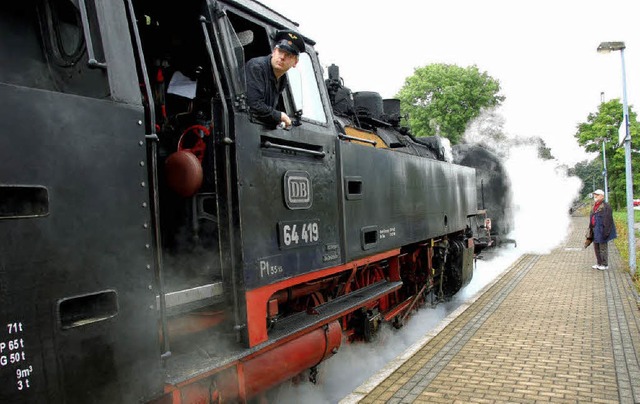 Rangierfahrt am Bahnhof Riegel. Fr Lo...ger Arbeitstag seinem Ende entgegen.    | Foto: Martin Wendel