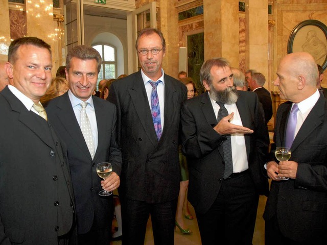 <Bildtext>Ministerprsident Gnther Oe...rmann Wei (2. von rechts).</Bildtext>  | Foto: Markus Zimmermann-Drkop