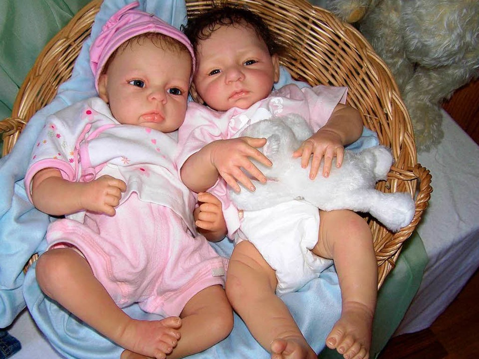 Die Puppen von Petra Gloth sehen aus, als seien sie lebendig.  | Foto: Benjamin Bohn