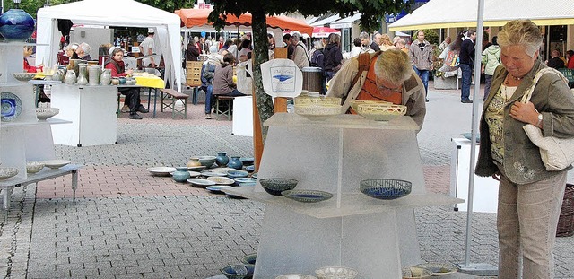 Keramikkunst gab es am verkaufsoffenen...ptstrae in St. Blasien auch zu sehen. 