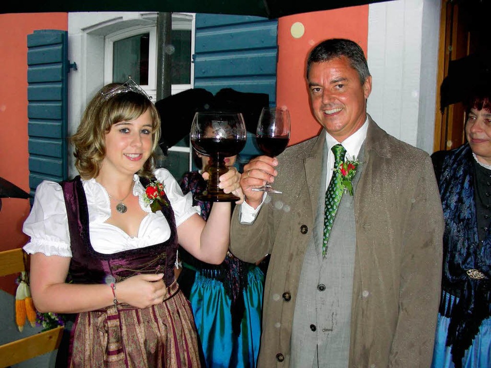 Brgermeister Volker Kieber mit Weinprinzessin Michaela Baldinger 