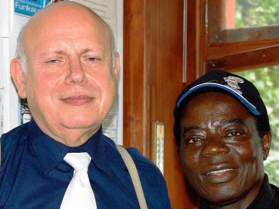 Erwin Lang (links) und Knig Cephas Bansah  | Foto: Herbert Frey