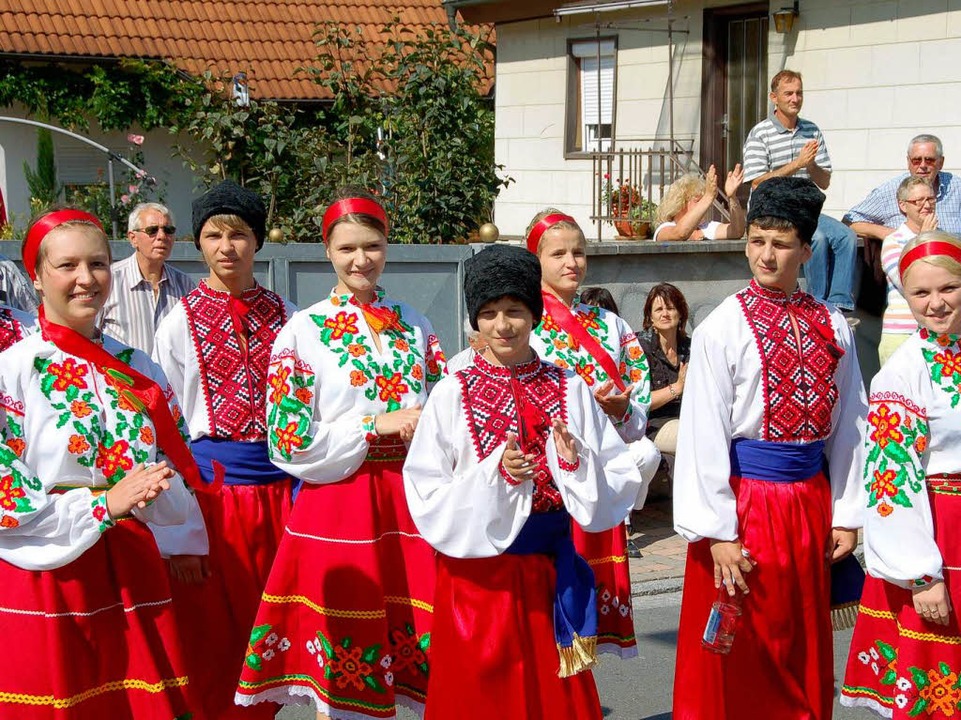 Die Folkloregrupe Tschervona Ruta aus der Ukraine  | Foto: sebastian ehret