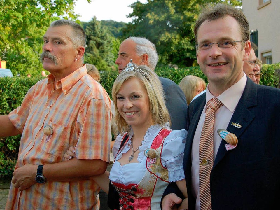 In Festlaune: Alexander Sautermeister,... Streif und Bürgermeister Dieter Hahn.  | Foto: Tanja Bury