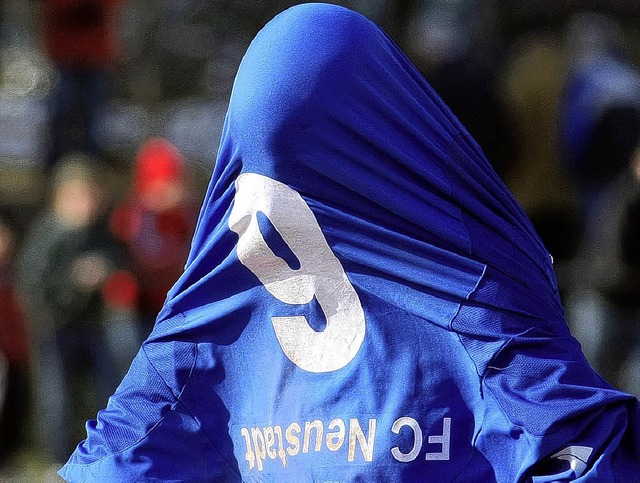 Ein Spiel zum Verstecken: Das 1:1 in  ...baller des  FC Neustadt nicht  weiter.  | Foto: Seeger