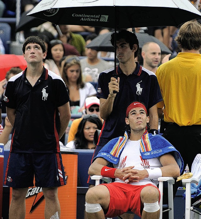 Der Blick nach oben verheit nichts Gu...en US Open  musste abgebrochen werden.  | Foto: afp