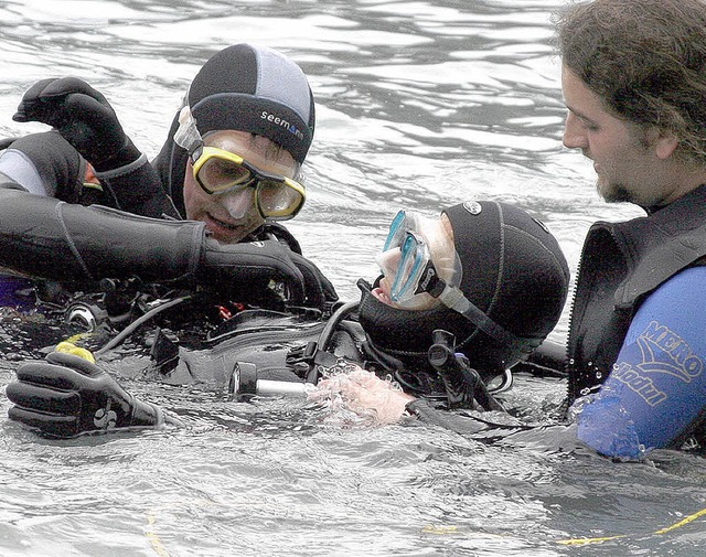 Menschen im Wasser retten muss gelernt sein   | Foto: heidi fssel