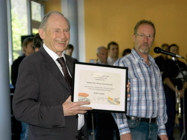 10000 Euro zur  freien  Spende-Verfgu...das  Geschenk  zum   80.  Geburtstag.   | Foto: Robert Bergmann