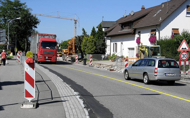 Gestern begann in Eimeldingen der Bau ...gerfristige Entlastung vom Verkehr.     | Foto: SEDLAK