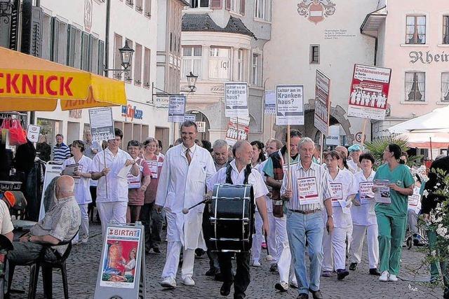 Spital-Mitarbeiter demonstrieren