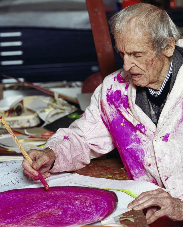 Der Farbmaler malt:  Rupprecht Geiger, mit 99 Jahren  | Foto: lenbachhaus