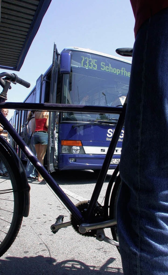 Bergauf ideale Kombination: Bus und Rad    | Foto: daniel staffen