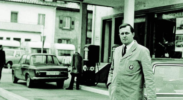 Werner Gottstein 1964 vor seinem Autoh...der Friedrichstrae in Bad Sckingen    | Foto: Privat