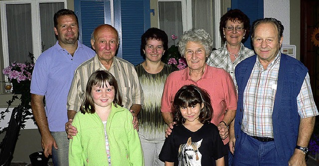 Die Familien Rtzler mit Enkeln und Si...ourismusverein  Belchendorf Neuenweg.   | Foto: Georg Diehl