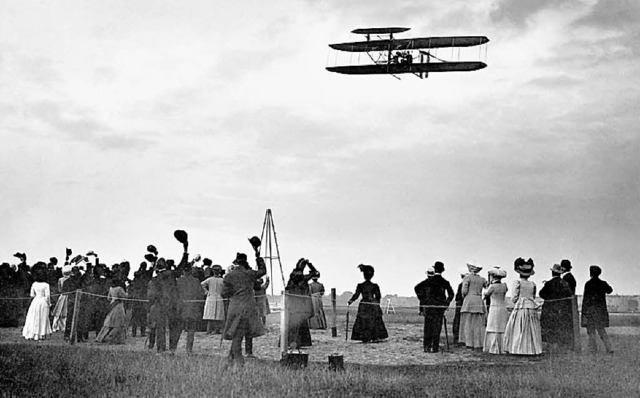 Hoch ber dem &#8222;Temp&#8217;scher&#8220;: Orville Wrights Demo-Flug (1909)  | Foto: ddp