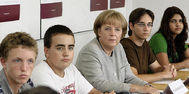 Kanzlerin unter Schlern: Angela Merke...e der Realschule im Stuttgarter Osten.  | Foto: ddp