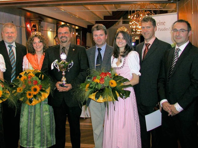 Siegerehrung im Hotel  Dollenberg, in der Mitte mit Pokal Ewald Kopp.  | Foto: weinparadies