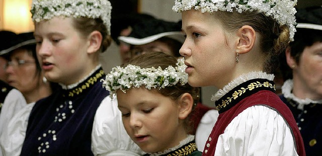 <Bildtext>Beim Volksliedersingen   war...lia Herbstritt</Bildtext> (von links)   | Foto: michael martin