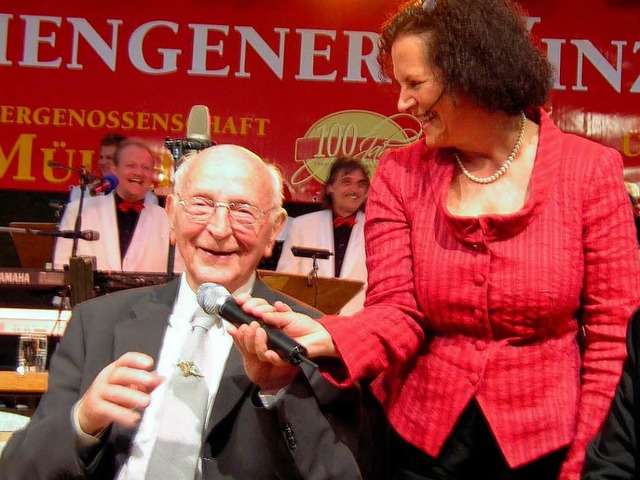 Mit seinen 97 Jahren fast so alt wie d... Schliengen ist Pfarrer Kurt Erhardt.   | Foto: Michaelis