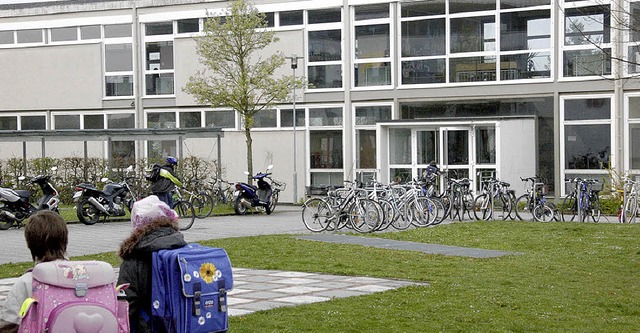 Seit Montag  gehen die Kinder wieder in die  Schule.   | Foto: Langelott