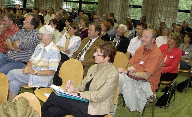 Voll besetzt war der Sitzungssaal bei ...ion zum Abschluss des Zukunftsforums.   | Foto: ade