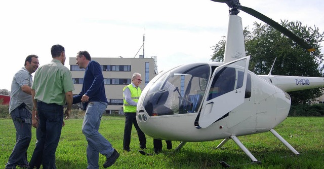 Der weie Heli vor dem Gebude der OZ Druck   | Foto: Privat