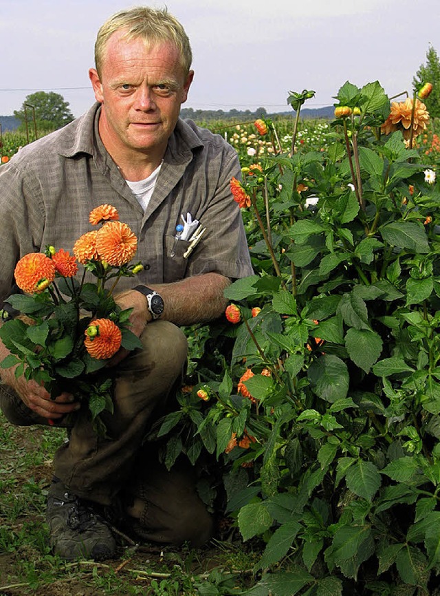 Grtner Christian Jger auf seinem Blumenfeld.   | Foto: S. Merkle