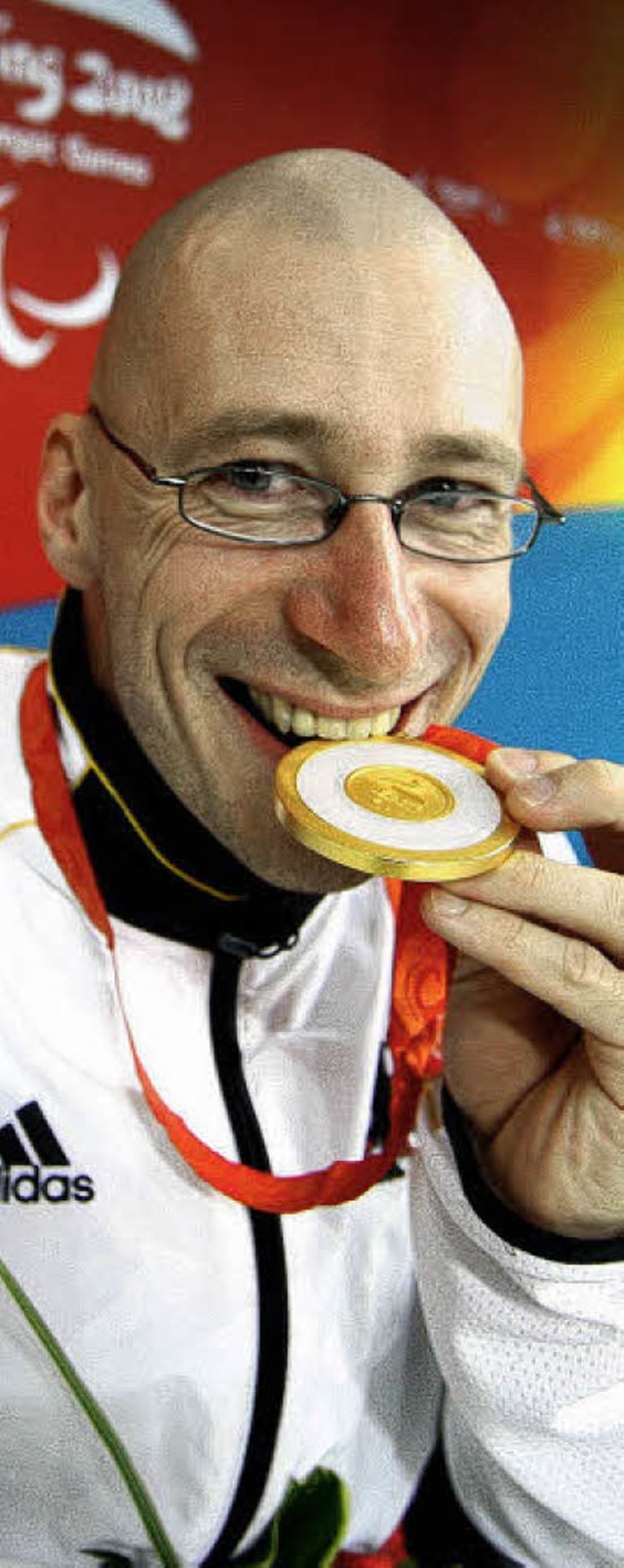 Beit auf die Goldmedaille, die  er da...: der deutsche Schwimmer Thomas Grimm   | Foto: dpa