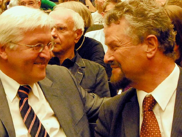 Staatsminister Gernot Erler (rechts) h...Auenminister Frank-Walter Steinmeier.  | Foto: Michael Bamberger