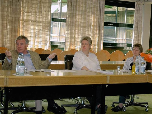 Oberbrgermeister Eberhard Niethammer,...beth Schade-Aniran und Renate Voegele.  | Foto: Ralf H. Dorweiler