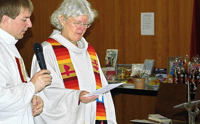 Besinnliche Worte beim Gottesdienst vo...el Latzel und Dekanin Gerhild Widdess   | Foto: Manfred Risch