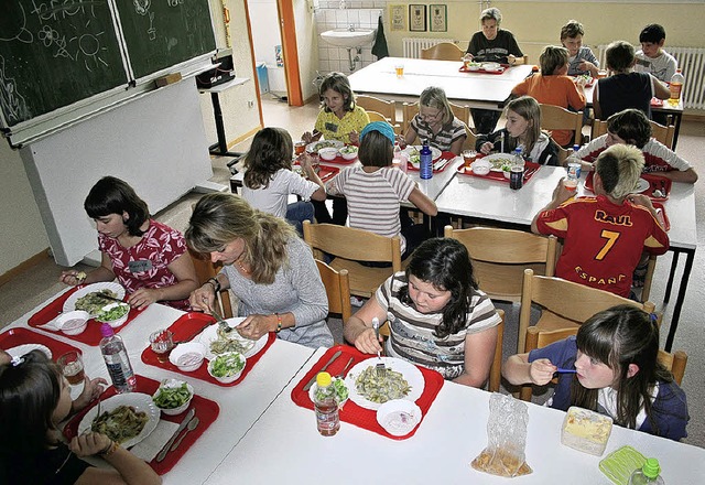 Guten Appetit! Bislang nehmen 20 Schl...der Brbel-von-Ottenheim-Schule wahr.   | Foto: Patric Stippich