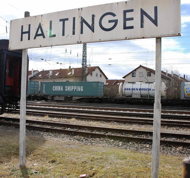 Hock mit Infos und Lrm: Die Bilb ldt nach Haltingen.    | Foto: Frey