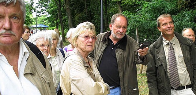 Interessiert folgten die Weiler den Au...nfred Wenninger (Dritter von rechts).   | Foto: PRIVAT