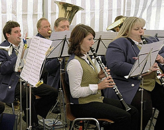 Zum Frhschoppen spielte der Musikverein Binzgen.   | Foto: CHYMO