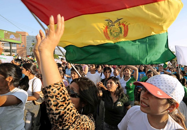 Frauen demonstrieren fr Frieden in der bolivianischen Stadt   Santa Cruz.   | Foto: AFP