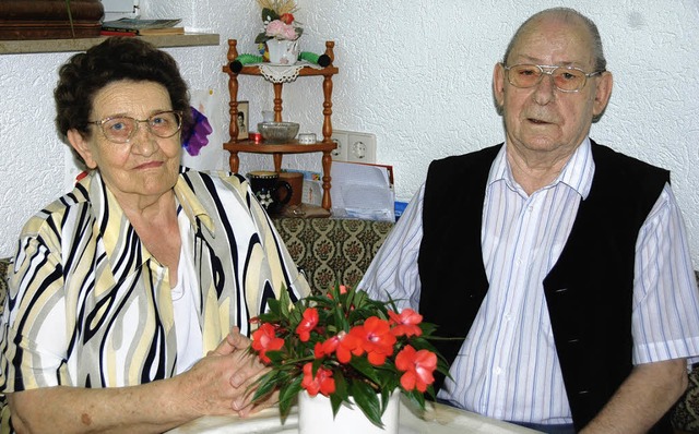 Elfriede und Helmut Pettke blicken am ...ch auf 60 gemeinsame Ehejahre zurck.   | Foto: Roland Vitt