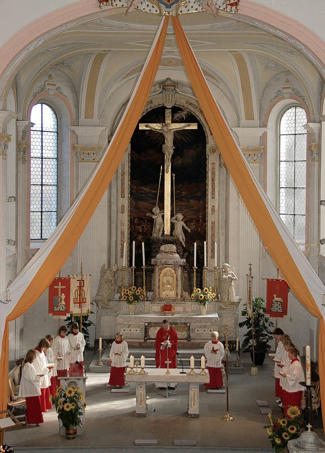 Mit einem &#8222;Triumphbogen&#8220;  ...reuz als &#8222;Siegeszeichen&#8220;.   | Foto: Jutta Binner-Schwarz