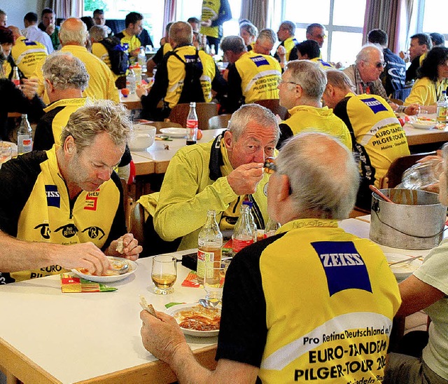 Bei  einer heien Suppe konnten  die R...em Zwischenstopp  neue Krfte tanken.   | Foto: benjamin bohn