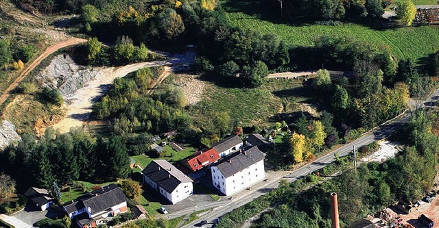 Ist als mglicher Mehrzweckhallen-Stan...ehemaligen Tongrube (Bildmitte oben).   | Foto: ERich Meyer