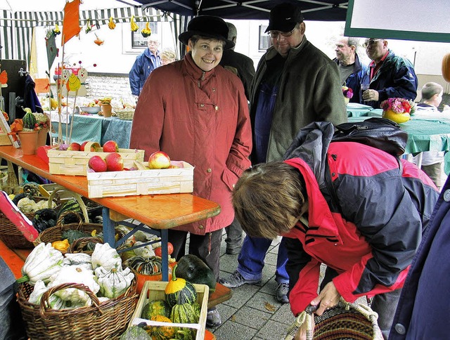 Aus dem   Bellinger Herbstmarkt (Foto)...undheitstag gibt&#8217;s  obendrein.    | Foto: juttA SChtz