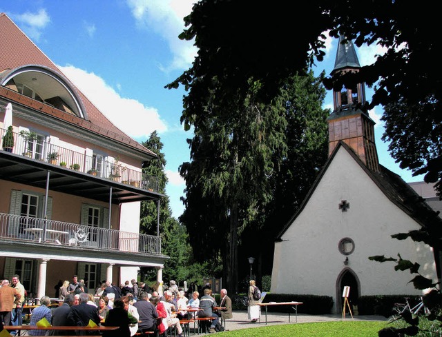 Am Tag des offenen Denkmals besuchten ... Brger die Schlosskapelle in Stegen.   | Foto: monika Rombach