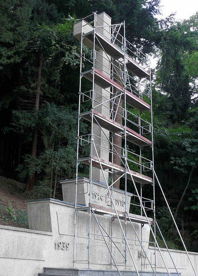 <Bildtext>Das Heldenkreuz am Stadtwald...das Gerst wieder abgebaut.</Bildtext>  | Foto: Eberhard Wei