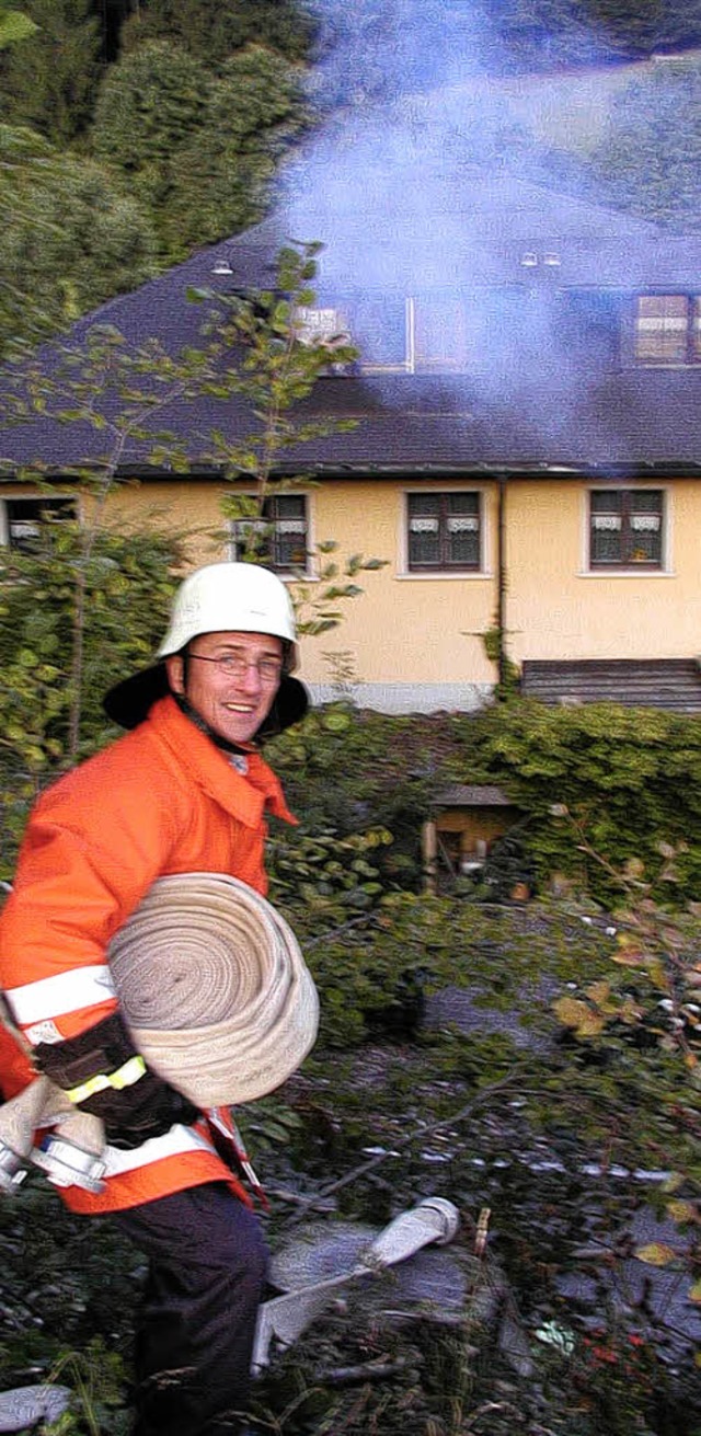 Aus allen Richtungen wurden Schlauchleitungen zum Altenheim  verlegt.  | Foto: Wolfgang Adam