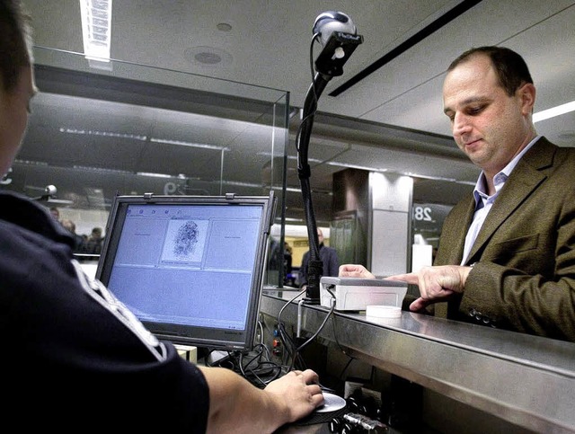 Deutsche  mssen bei der Einreise in d...or der Reise am PC ausgefllt werden.   | Foto: dpa