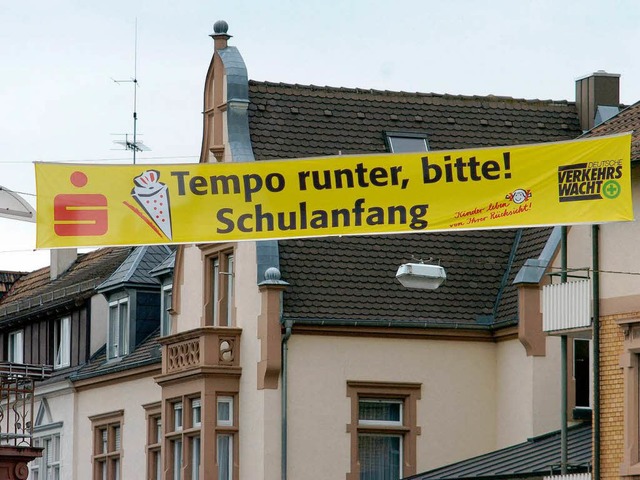 Zum Schulanfang werden die Autofahrer wieder aufgerufen langsamer zu fahren.  | Foto: Michael Bamberger