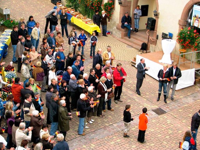 Viele Brgerinnen und Brger wollten Christina Obergfll sehen.  | Foto: Stefan Merkle